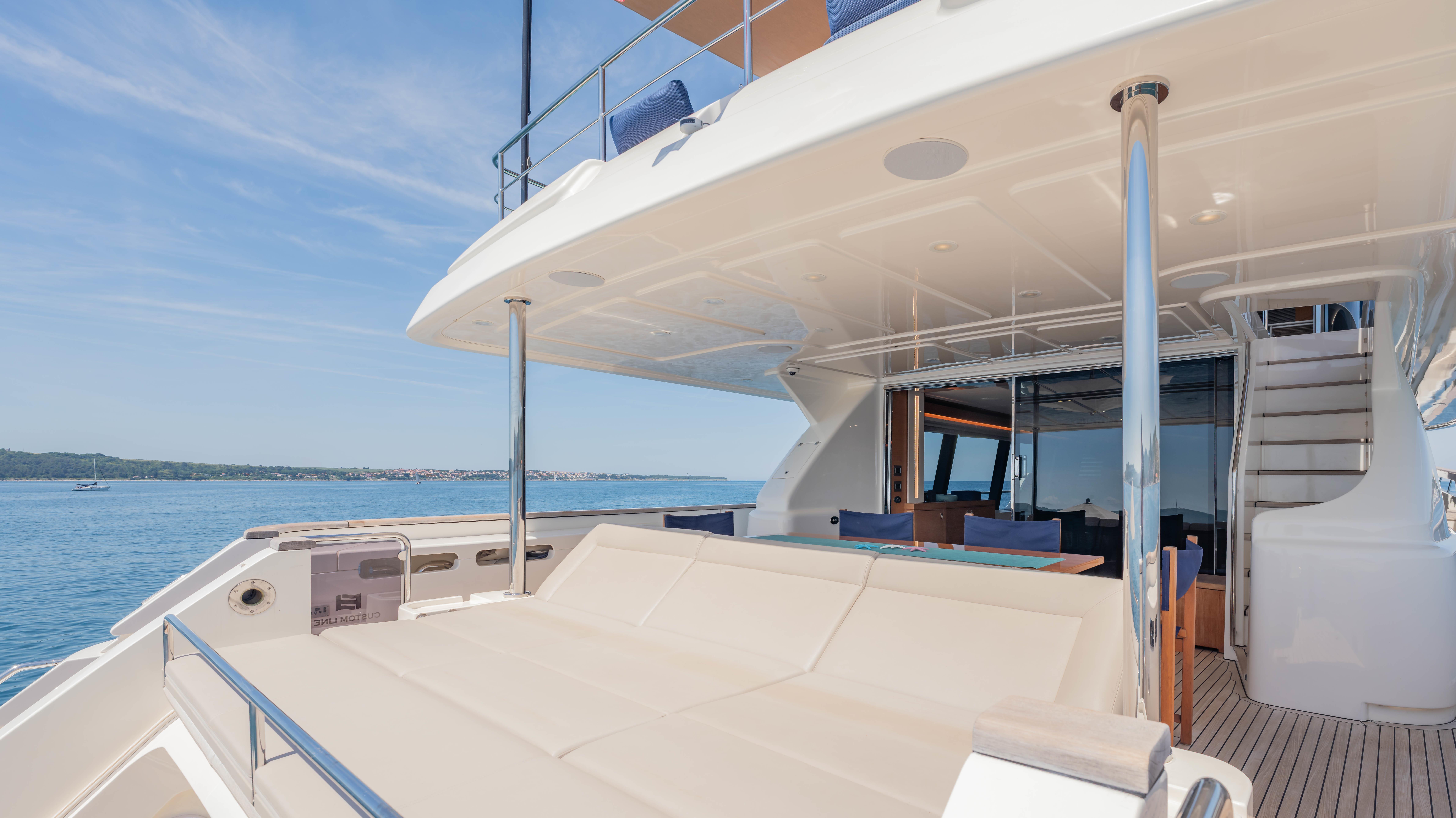 2017 CUSTOM LINE NAVETTA 28 